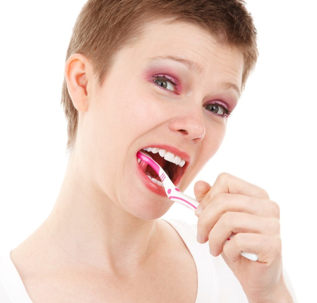 How to Brush Teeth (The Right Way)
